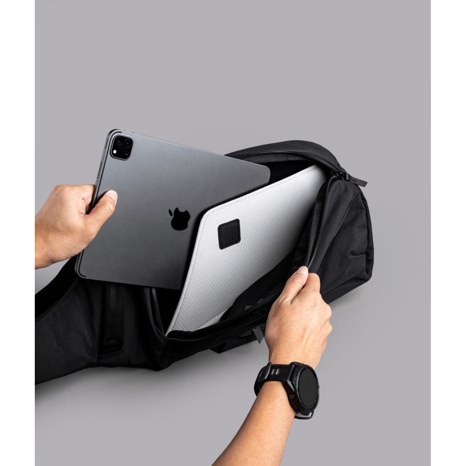 ALPAKA Metro Crossbody Left Shoulder Axoflux 210D (Black)