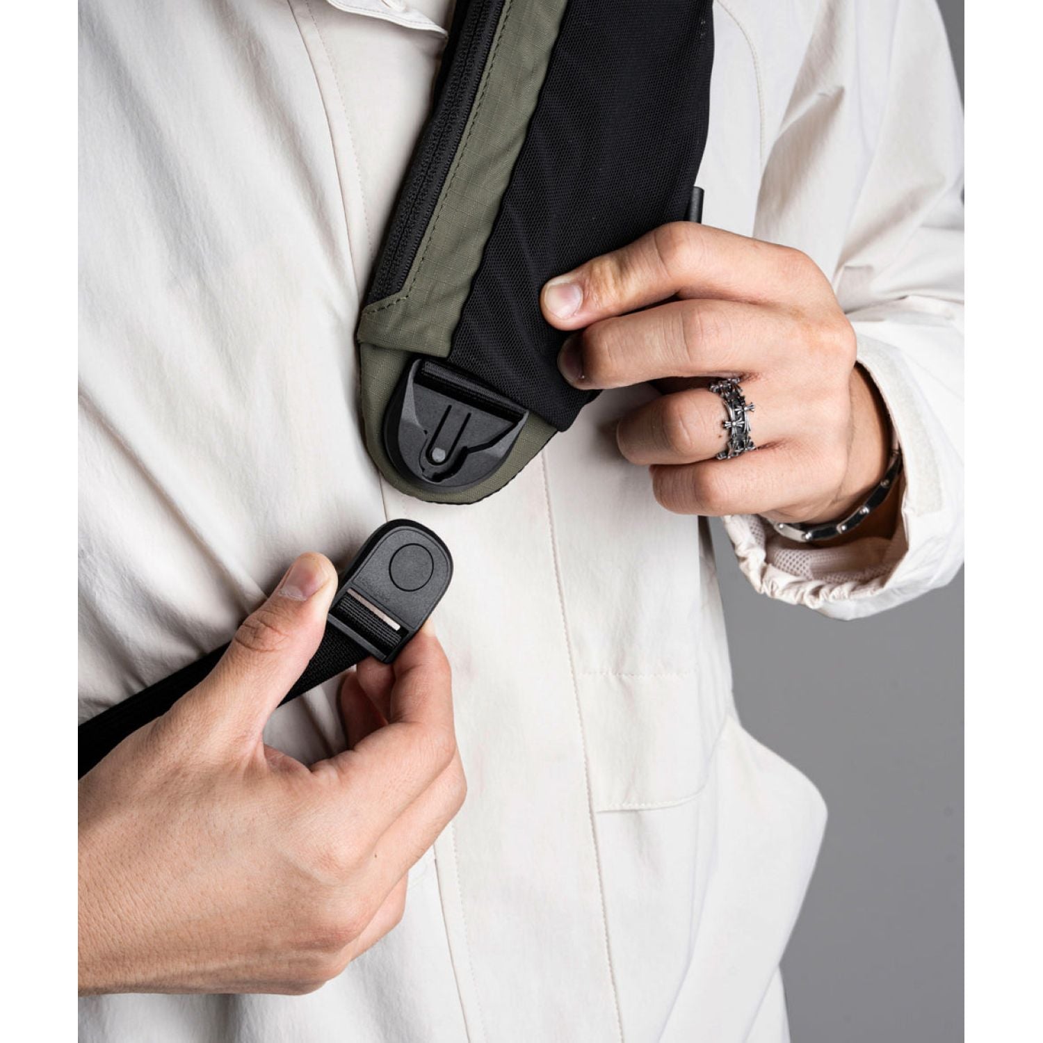 ALPAKA Metro Crossbody Left Shoulder Axoflux 210D (Green)