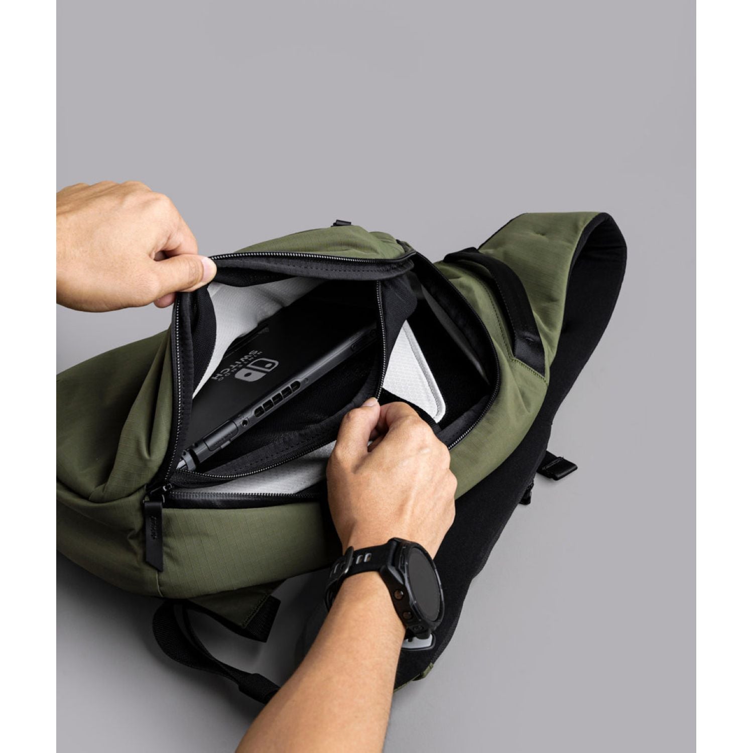 ALPAKA Metro Crossbody Left Shoulder Axoflux 210D (Green)