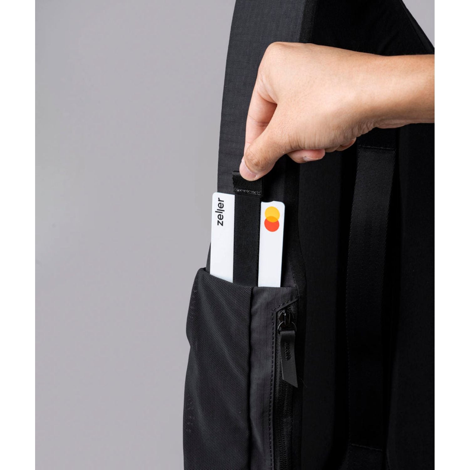 ALPAKA Metro Crossbody Right Shoulder Axoflux 210D (Black)