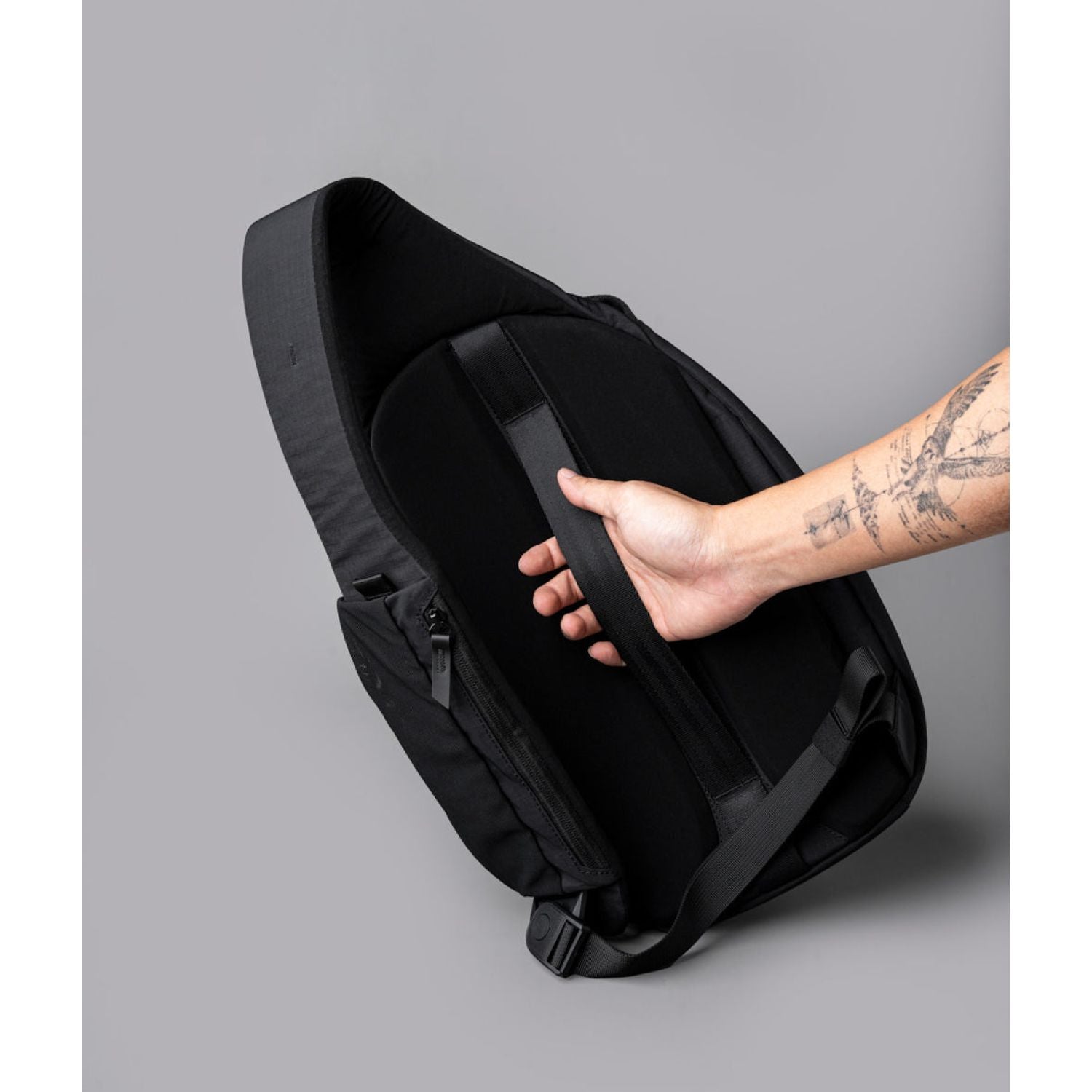 ALPAKA Metro Crossbody Right Shoulder Axoflux 210D (Black)