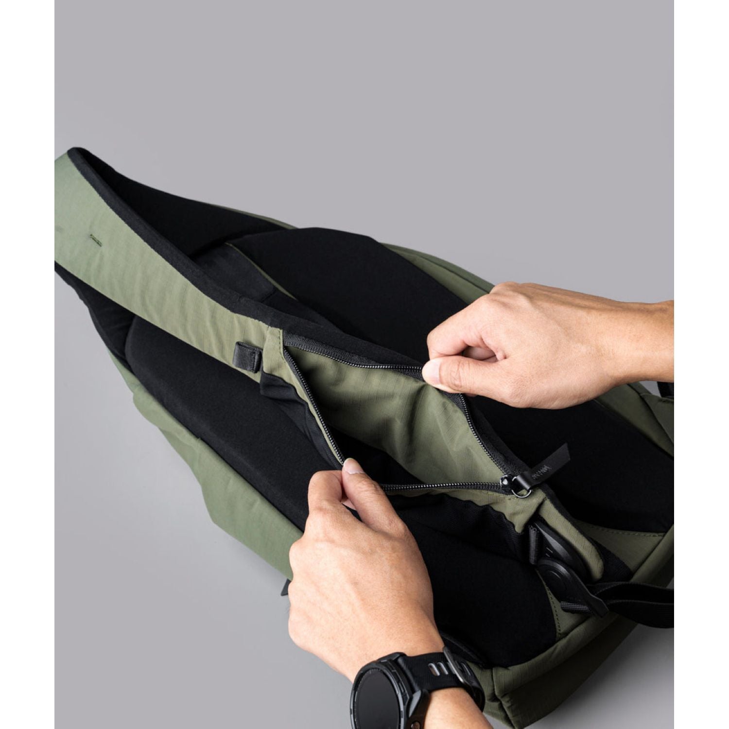 ALPAKA Metro Crossbody Right Shoulder Axoflux 210D (Green)