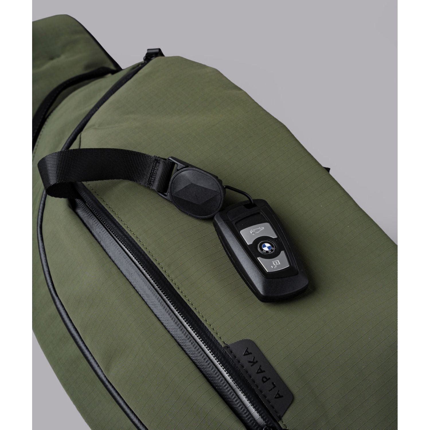 ALPAKA Metro Crossbody Right Shoulder Axoflux 210D (Green)