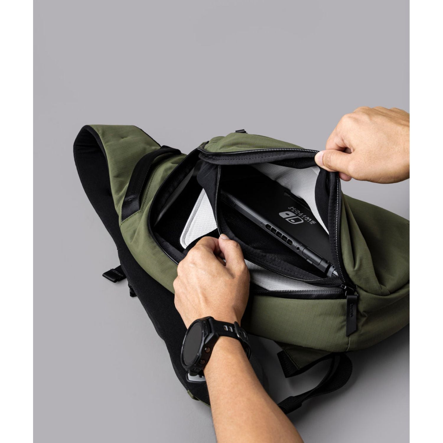 ALPAKA Metro Crossbody Right Shoulder Axoflux 210D (Green)