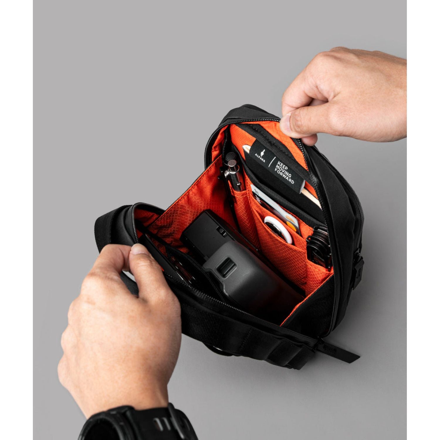 ALPAKA Metro Sling V2 X-Pac VX42 (Black)