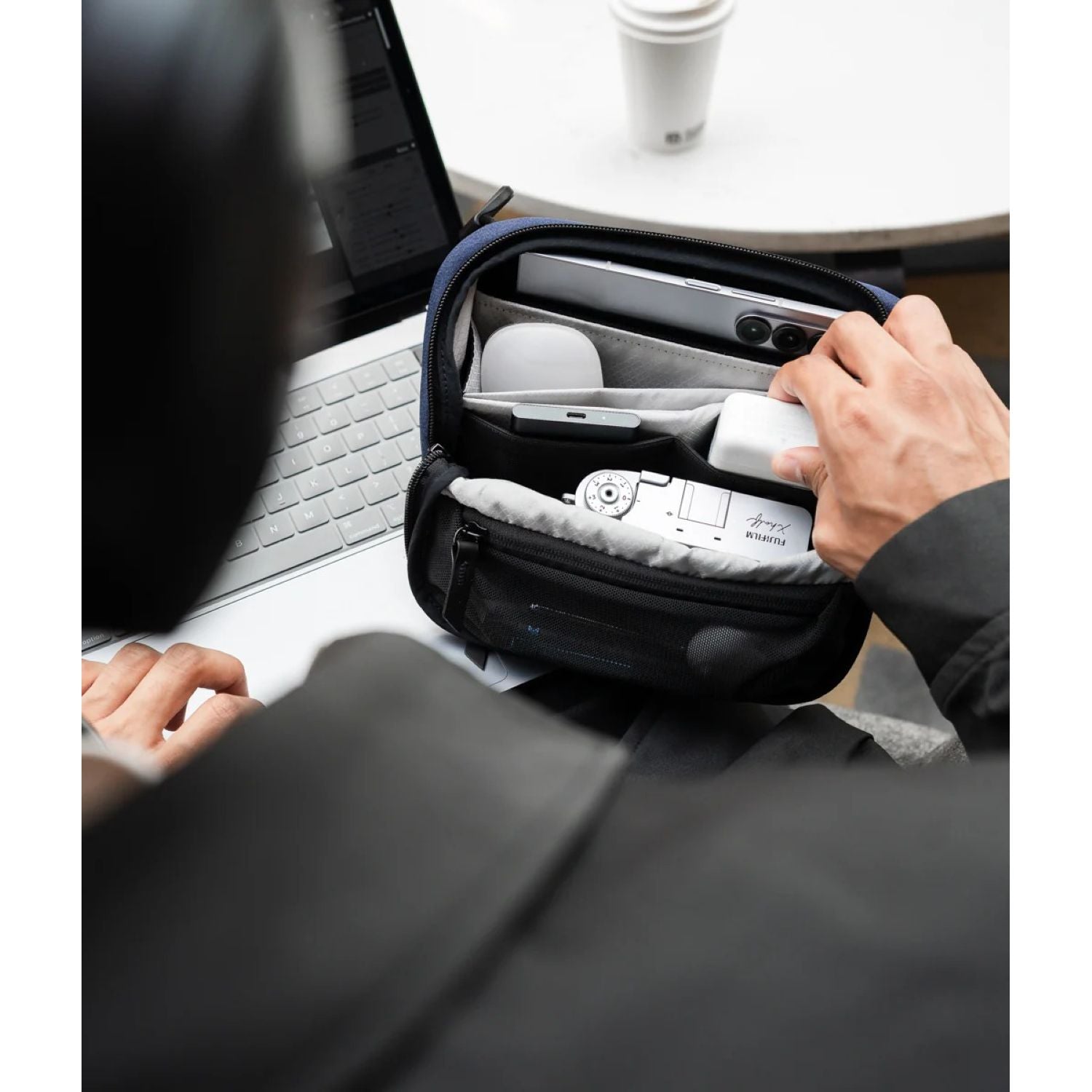 ALPAKA Vertex Pouch Mini 2L Axoflux 300D (Blue)