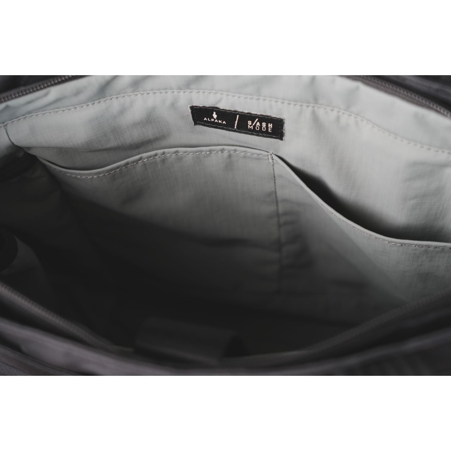 ALPAKA Vertigo Tote Slashmode Edition Axogrid 210D (Black)