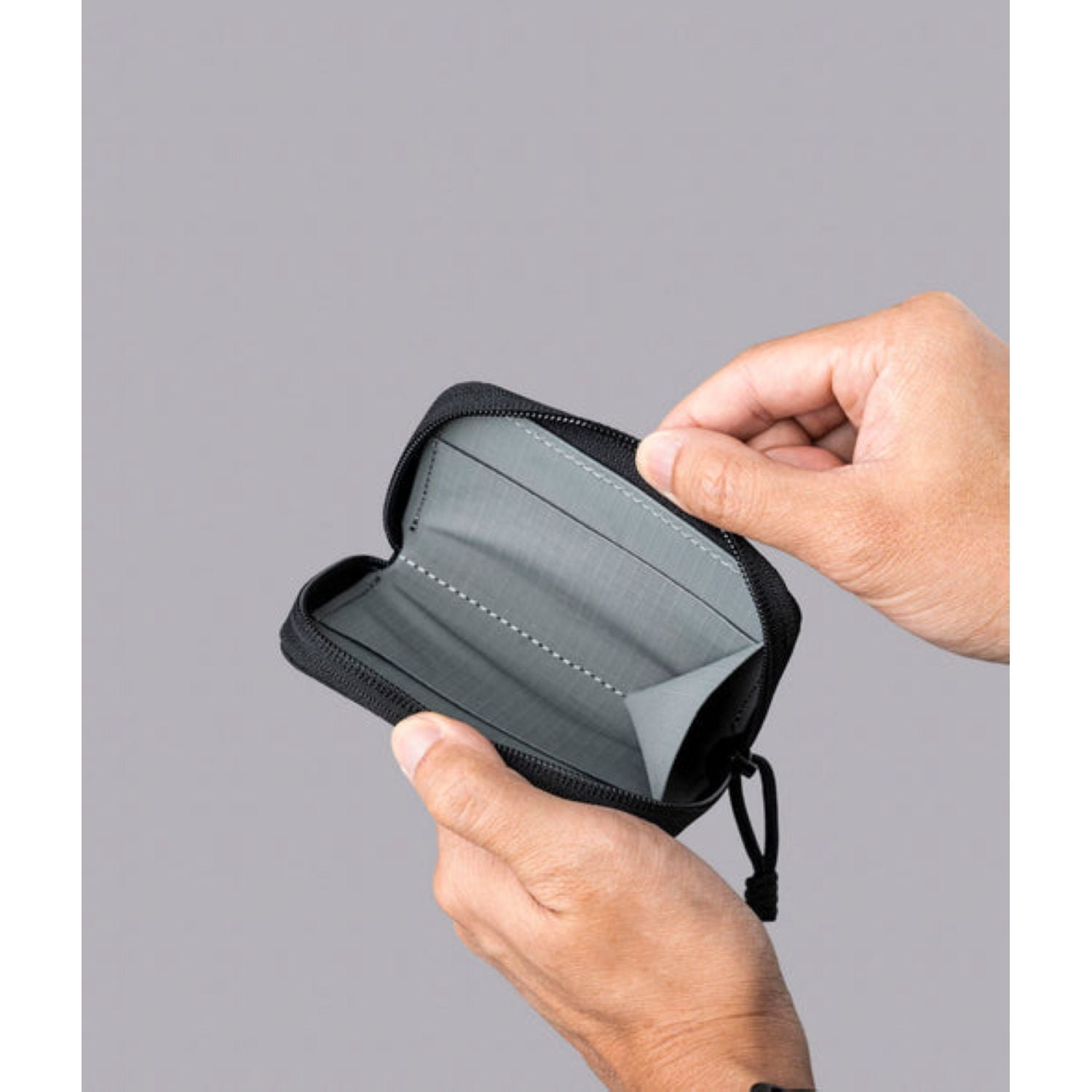 ALPAKA Zip Coin Wallet Axogrid 210D (Black)