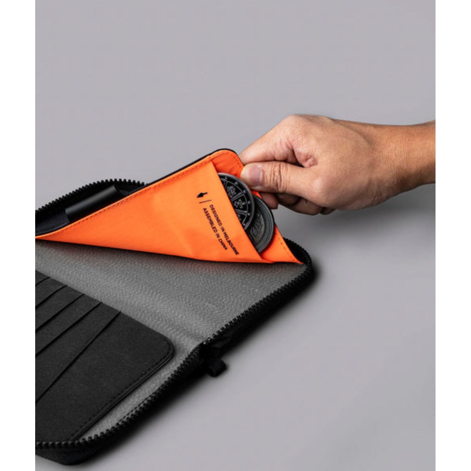 ALPAKA Zip Passport Wallet Axogrid 300D (Black)