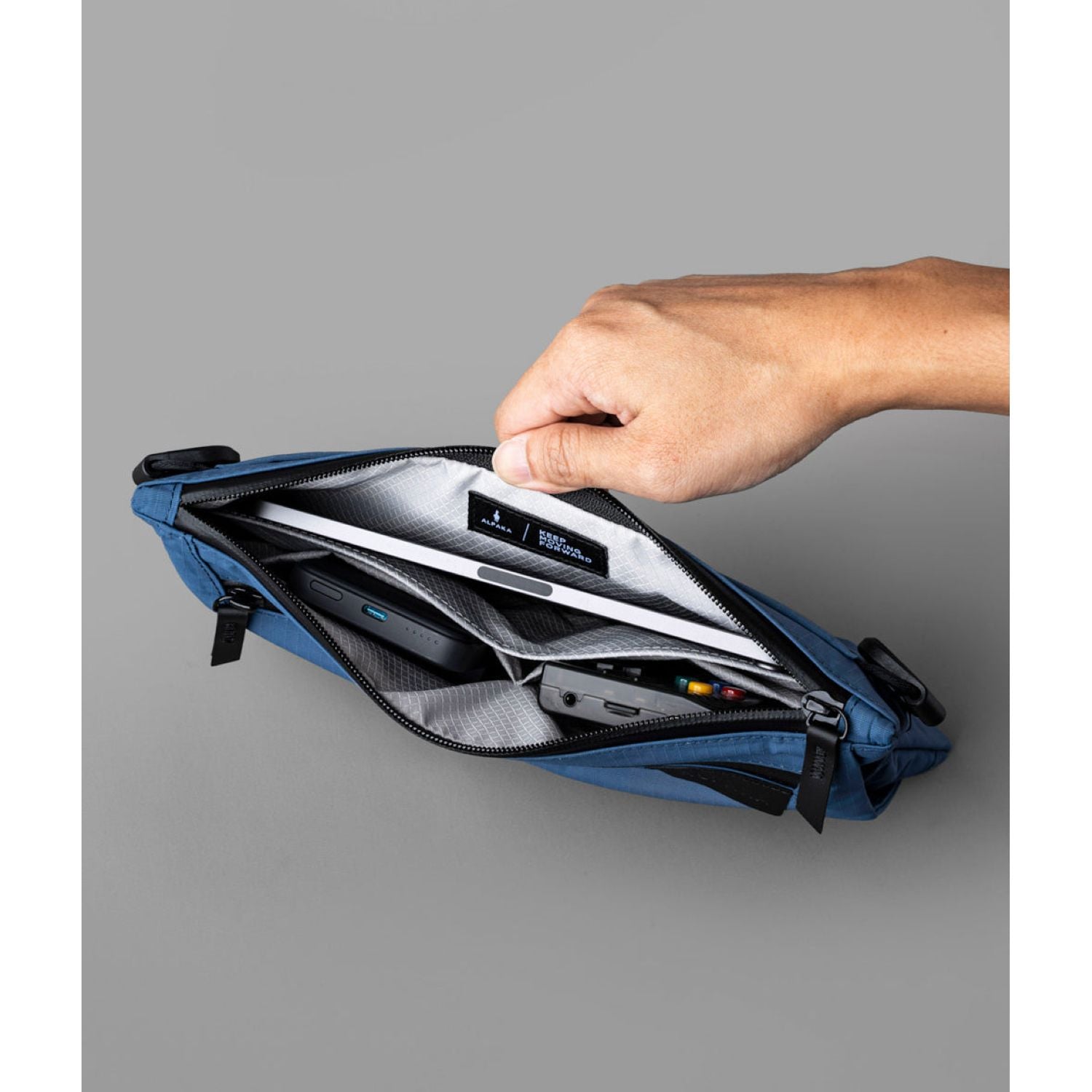 ALPAKA Zip Pouch Max V2 Axoflux 210D (Blue)