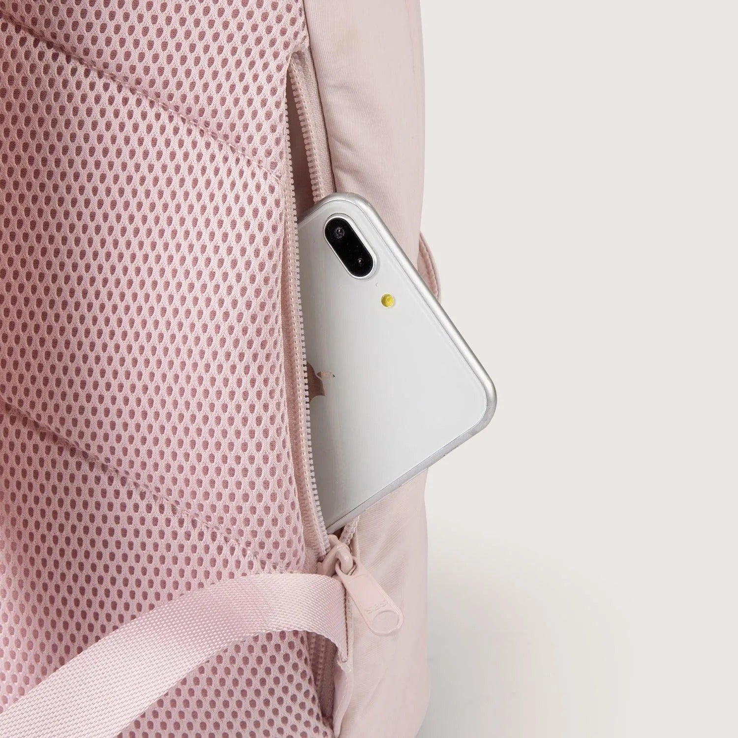 Bagsmart Zoraesque Feather Light Backpack 14L (Pink)