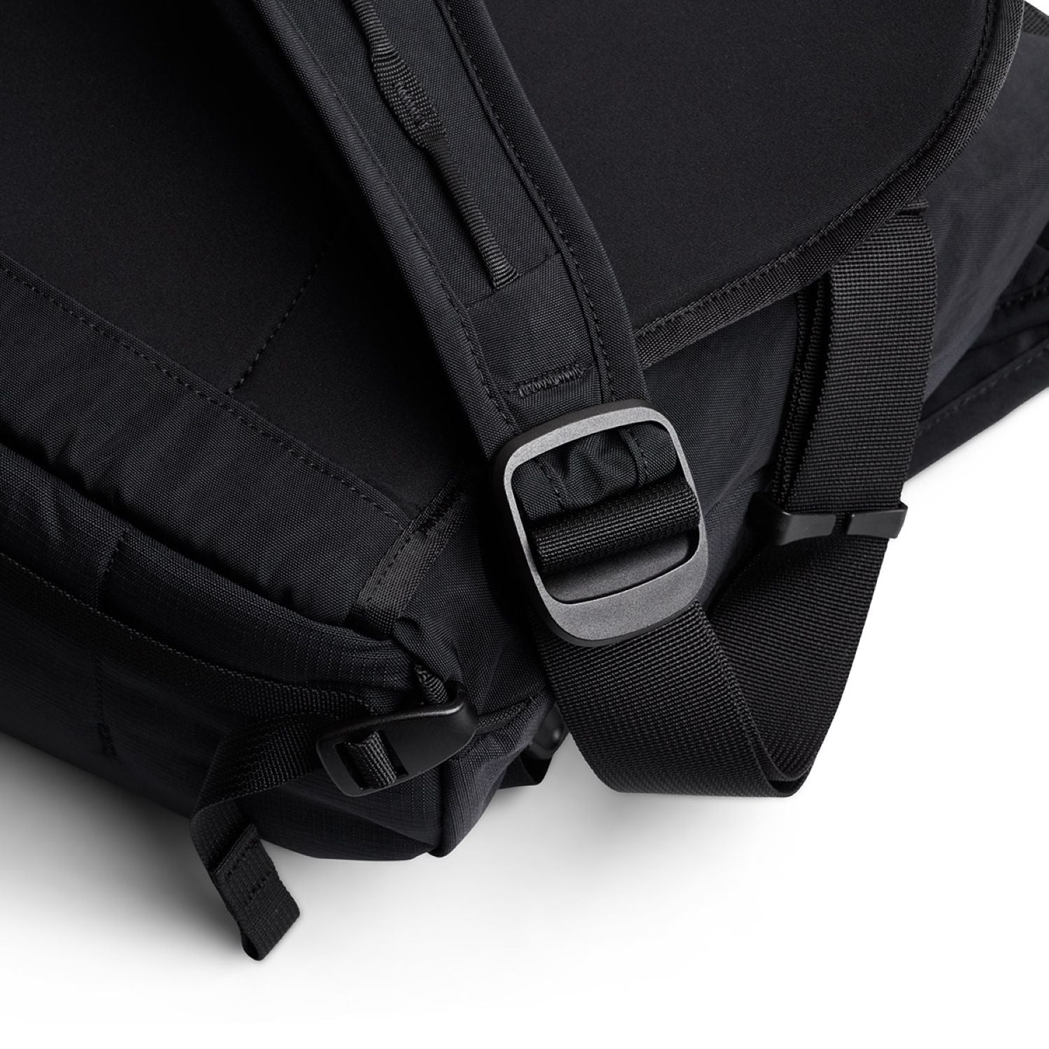Bellroy Venture Messenger 16" - Black