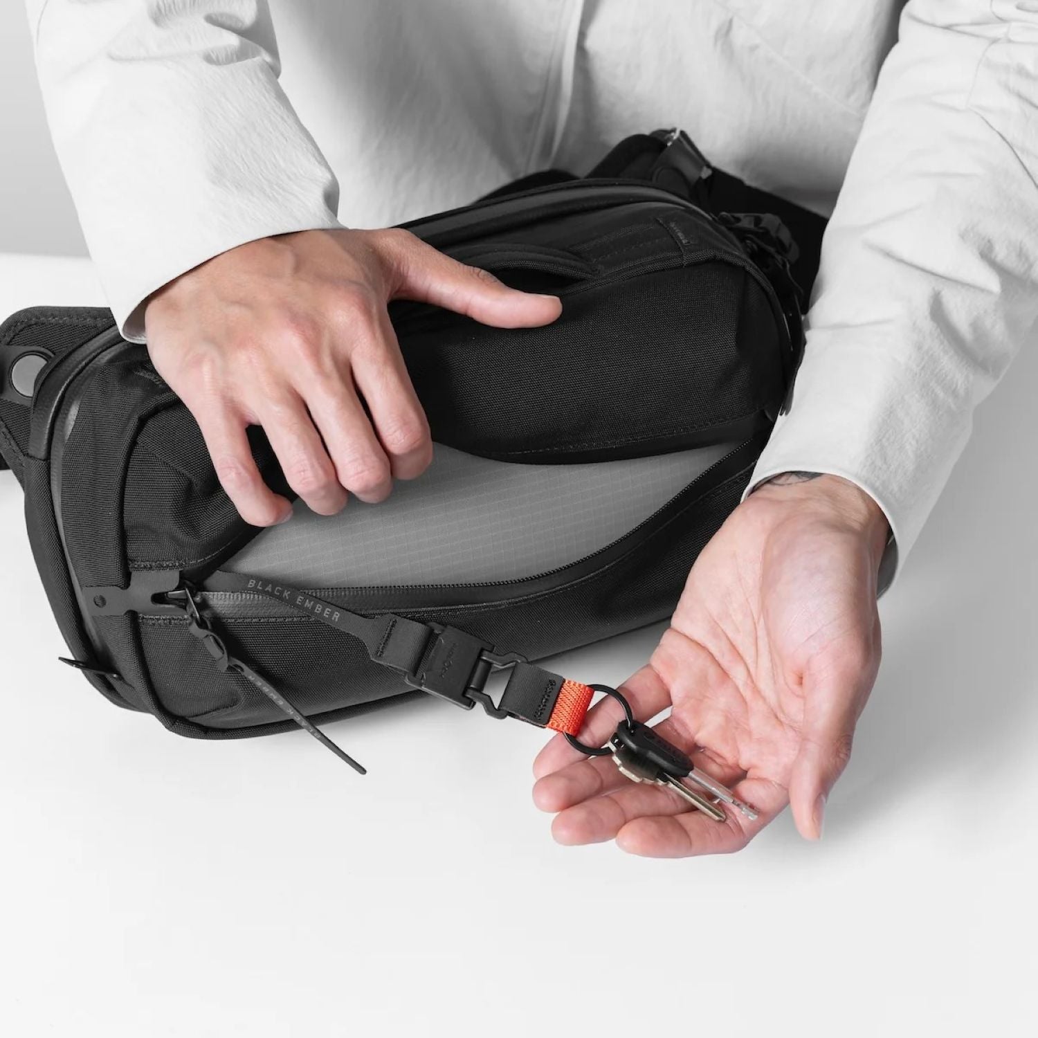 Black Ember Grip Sling-6 Embertex PFAS Free 6L - Jet Black