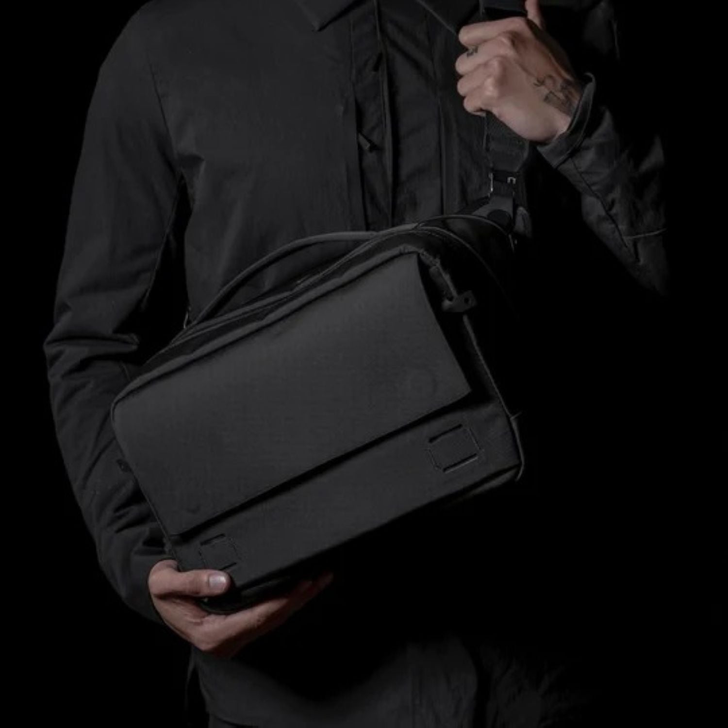 Black Ember Grip Sling Bag Ember Tex Pfas Free 12L - Jet Black