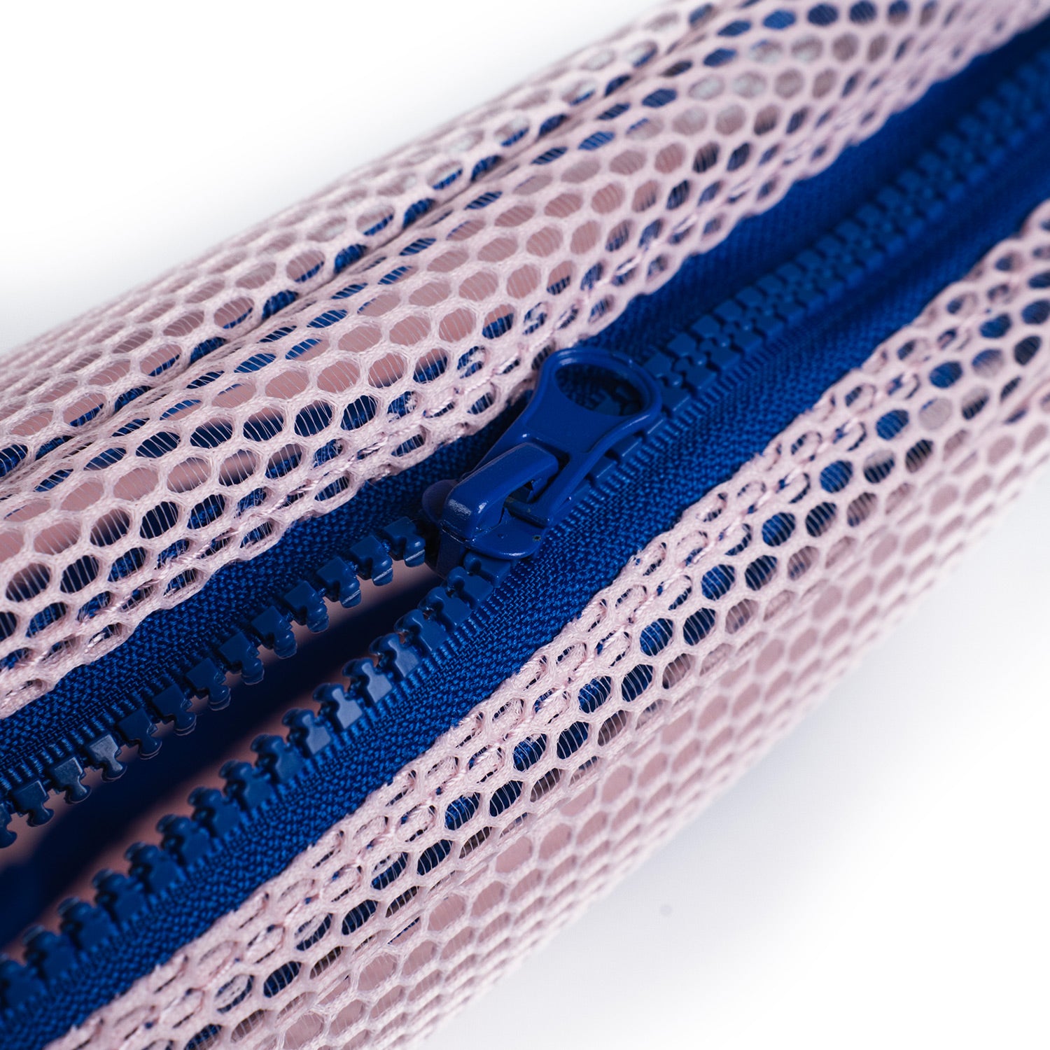 Crossing Jules Everywhere Mesh Pouch (Large) - Pink/Blue