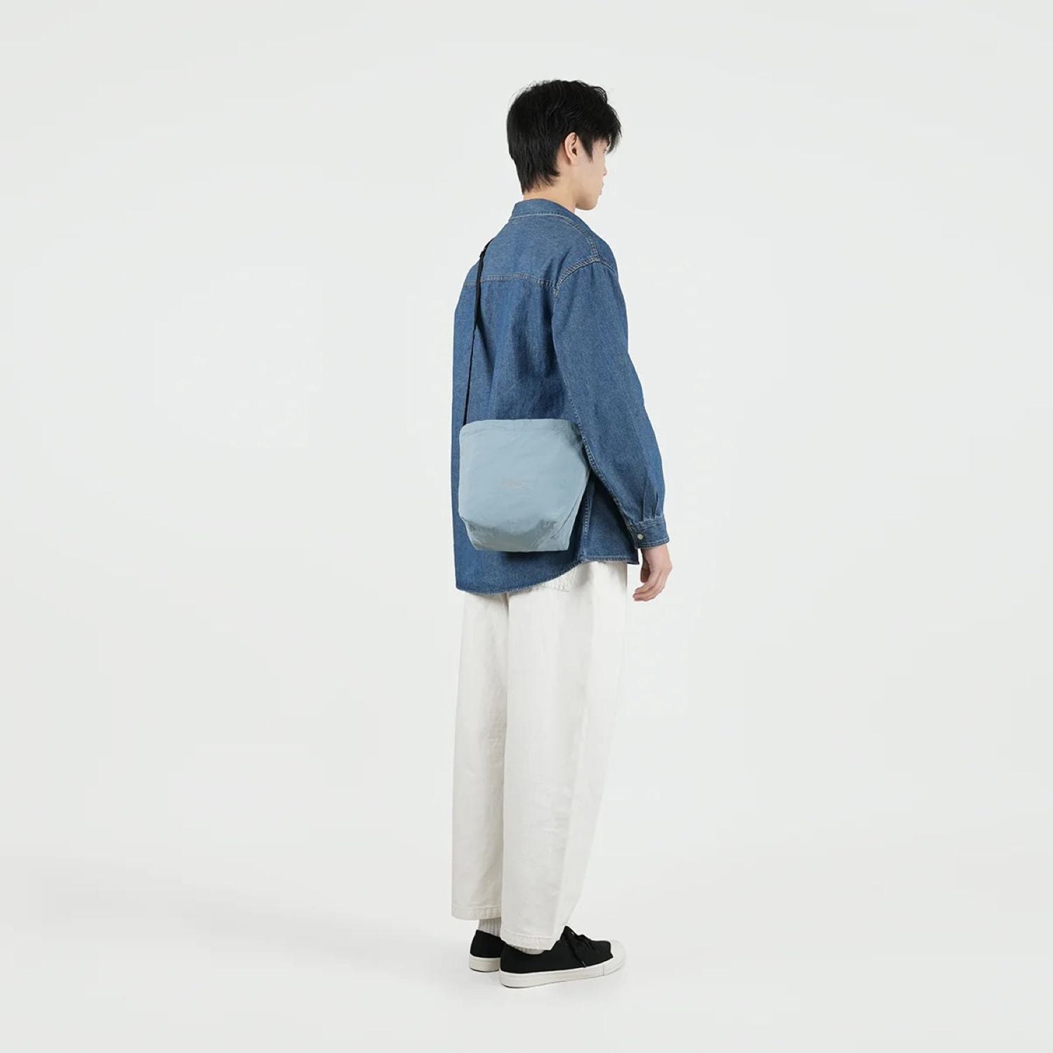 Hellolulu Noor Reversible Shoulder Bag (Soft Blue/Standard Black)