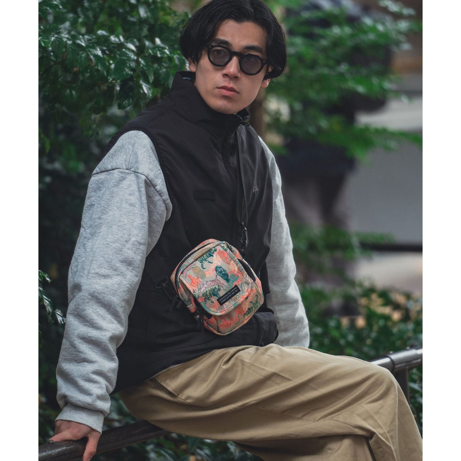 Kiu Water Repellent 600D Flap Pocket Shoulder Bag (Black)