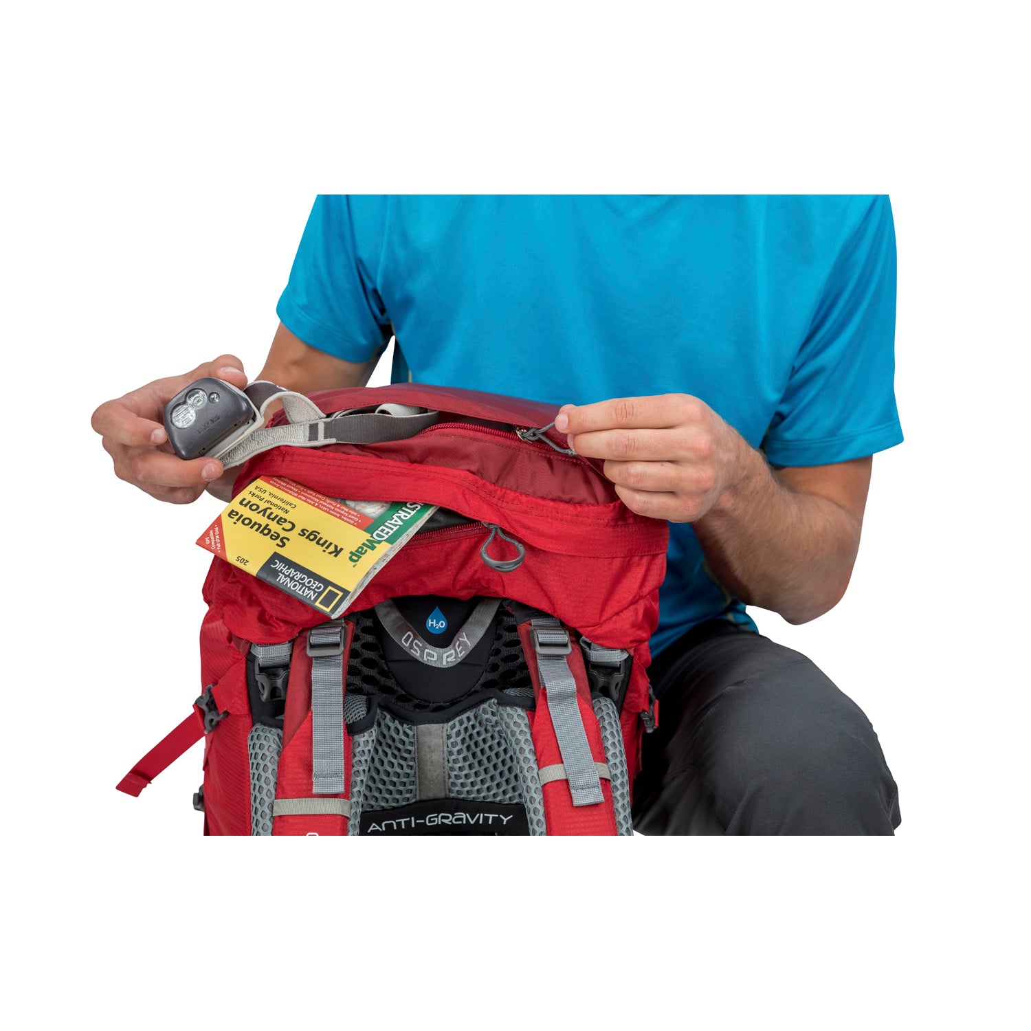 Osprey Atmos AG 65 Backpack with Raincover - Medium - Men's Backpacking (Unity Blue)