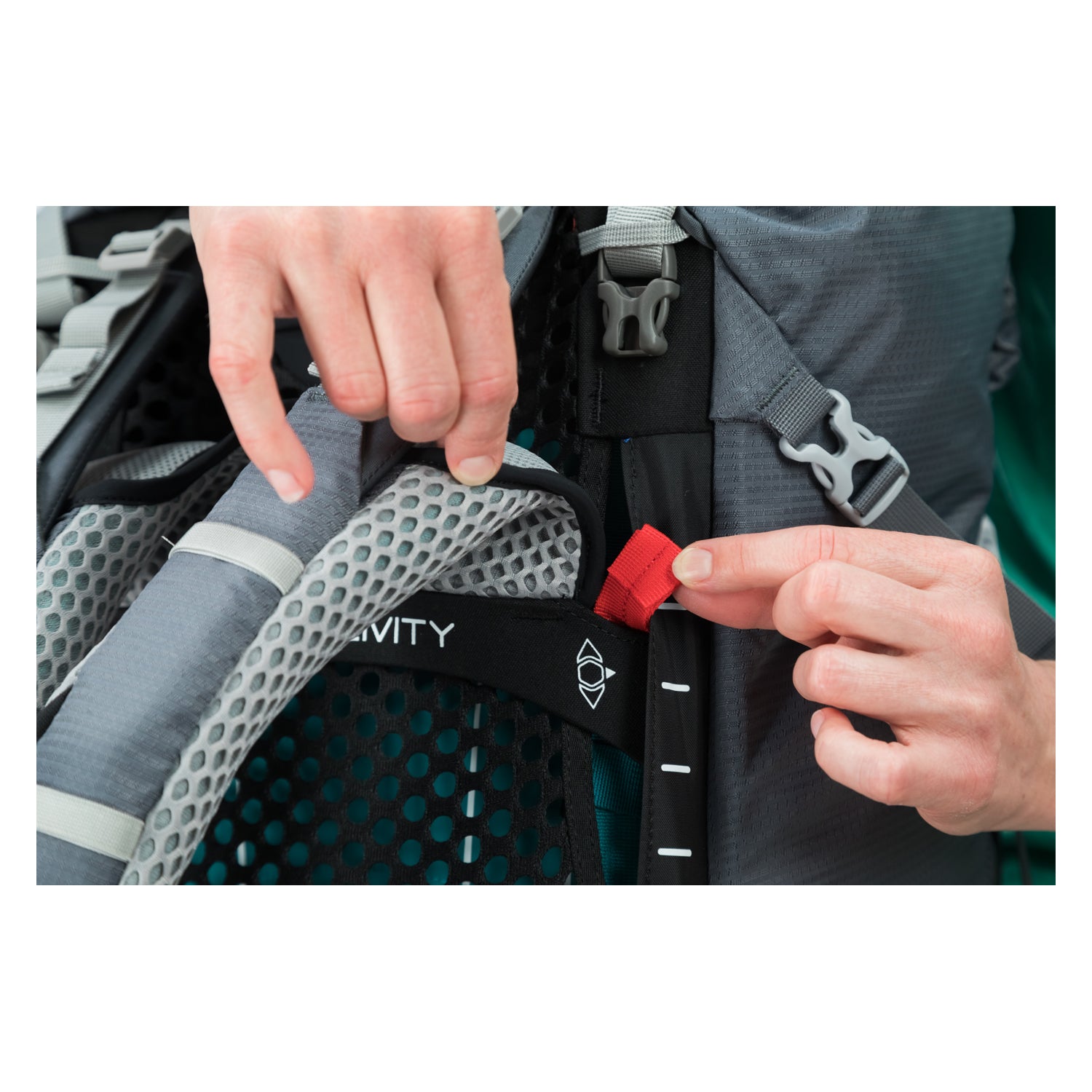 Osprey Atmos AG 65 Backpack with Raincover - Medium - Men's Backpacking (Abyss Grey)