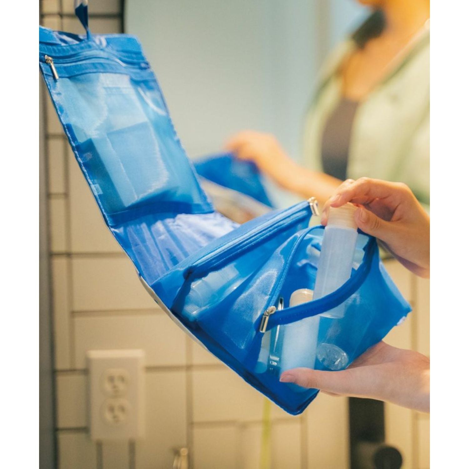 WPC Water Repellent Hanging Toiletry Kit (Merry Flower Off)