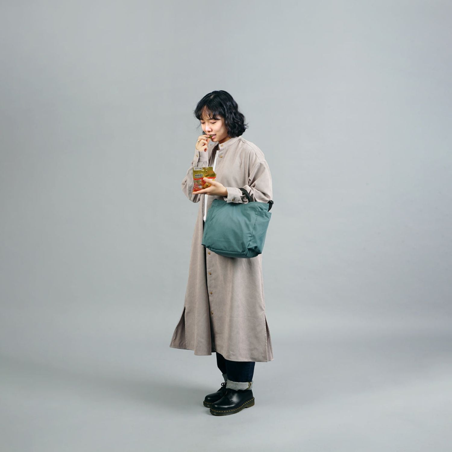 Hellolulu Jolie Double Sided 2 Way Shoulder Bag Recycled (Classic Blue/Clay Khaki)