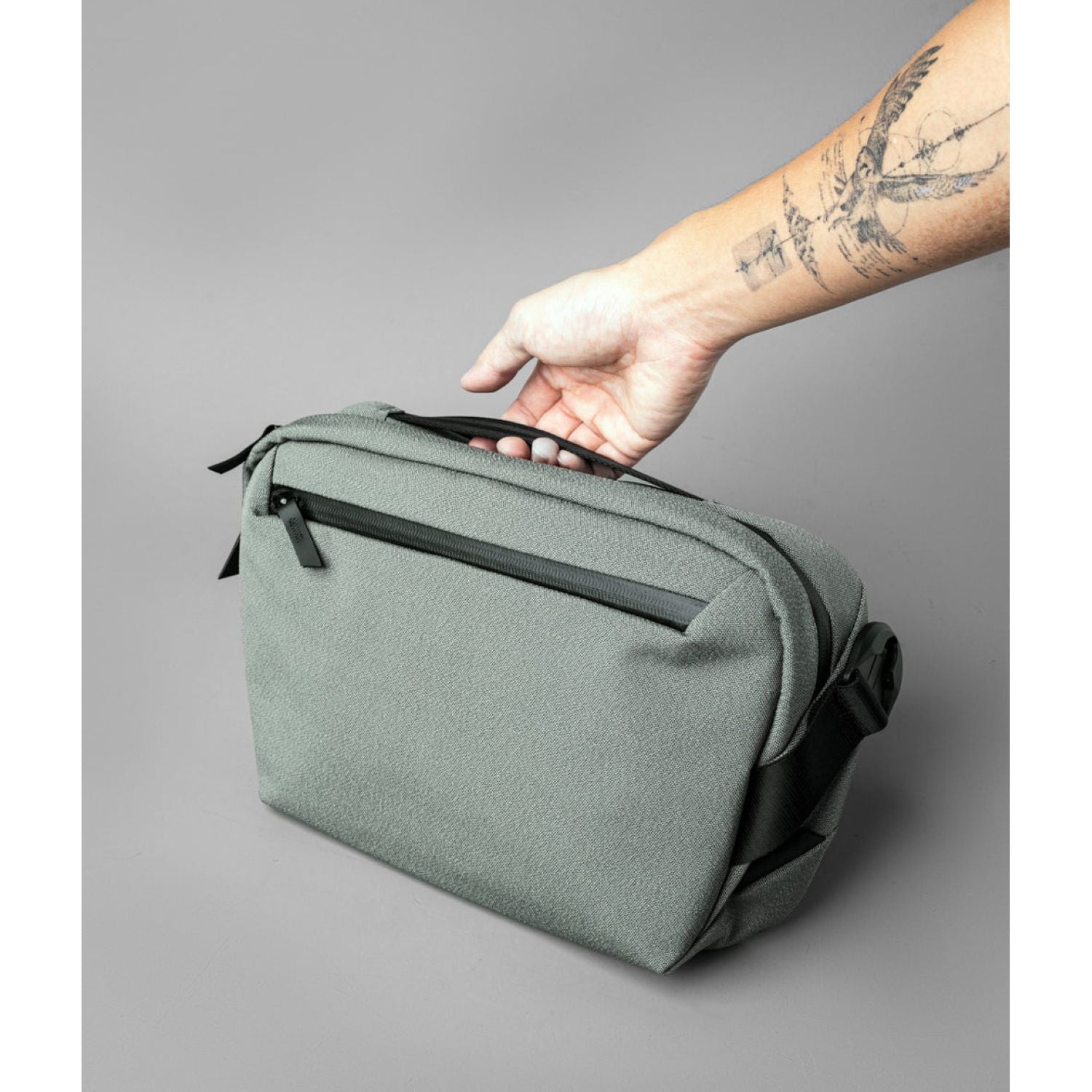 ALPAKA Go Sling Axoflux 600D (Sage Grey) – The Planet Traveller