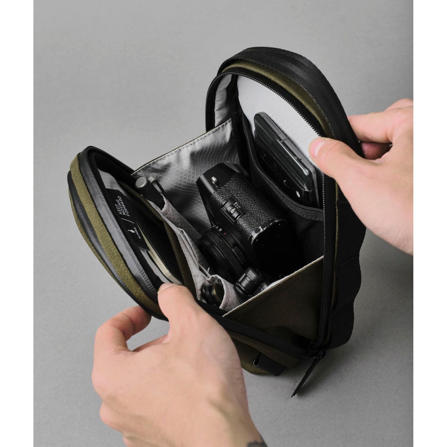 ALPAKA Metro Sling V2 Axoflux 300D (Army Green)