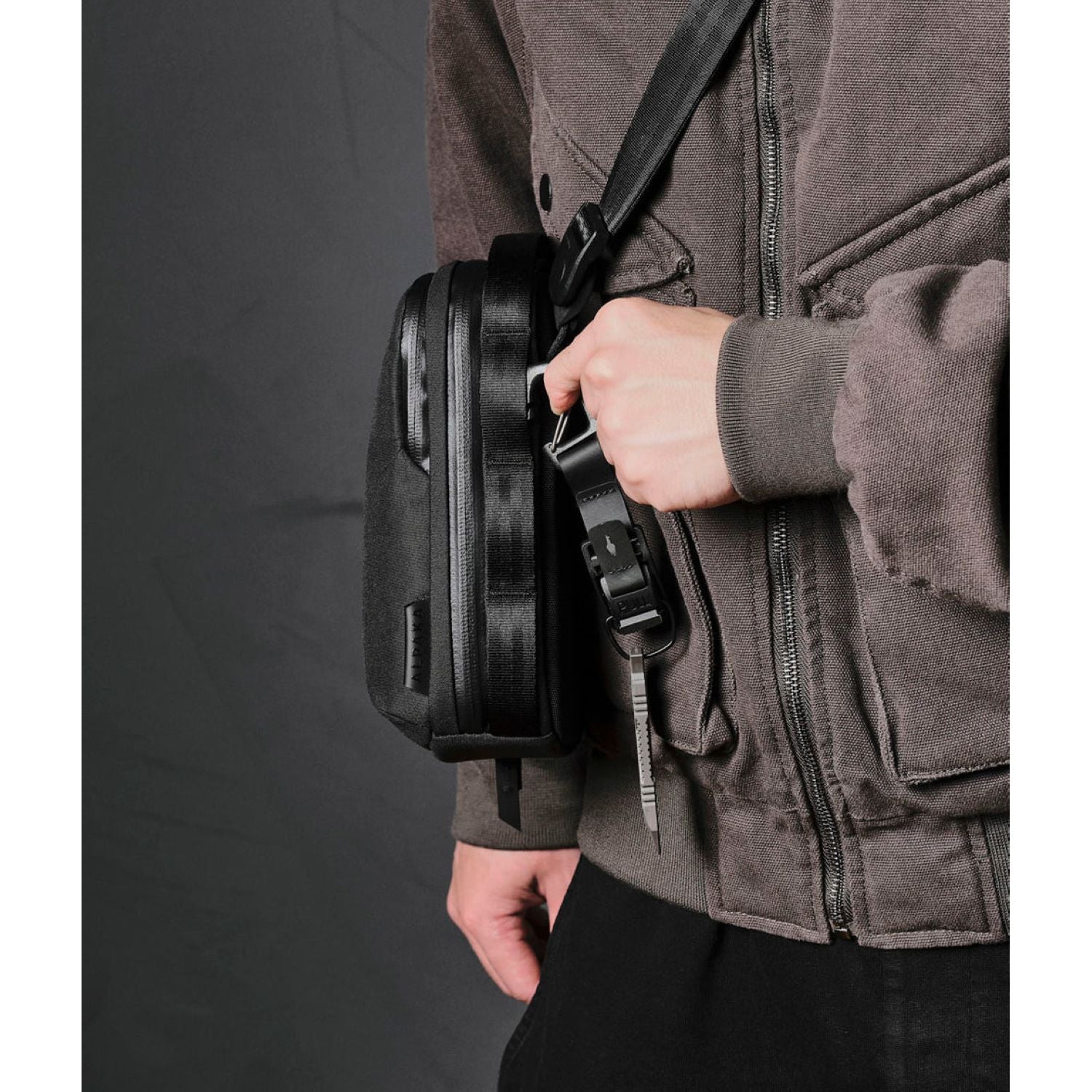 ALPAKA Metro Sling V2 Axoflux 300D (Black)