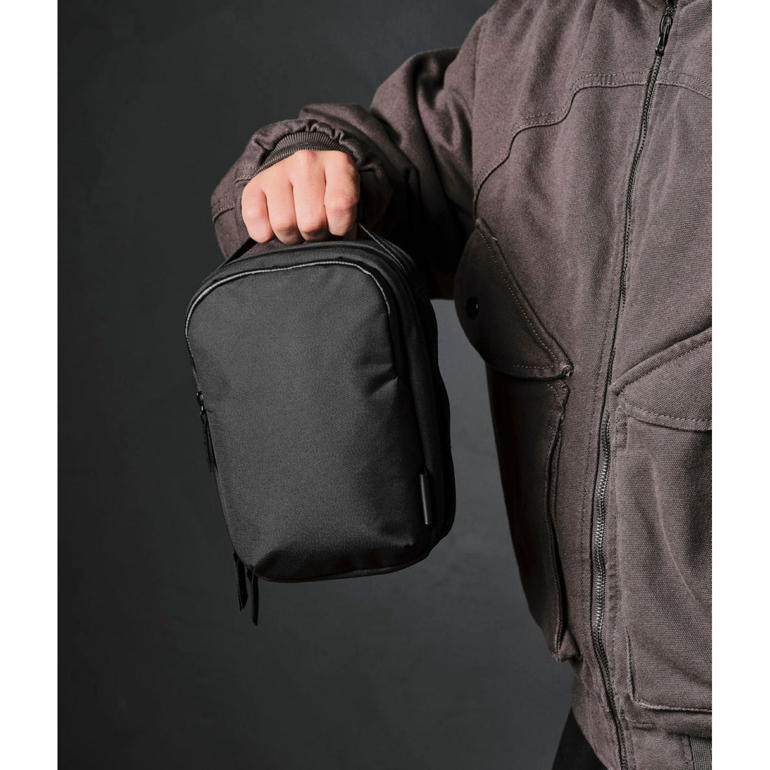 ALPAKA Metro Sling V2 Axoflux 300D (Black)