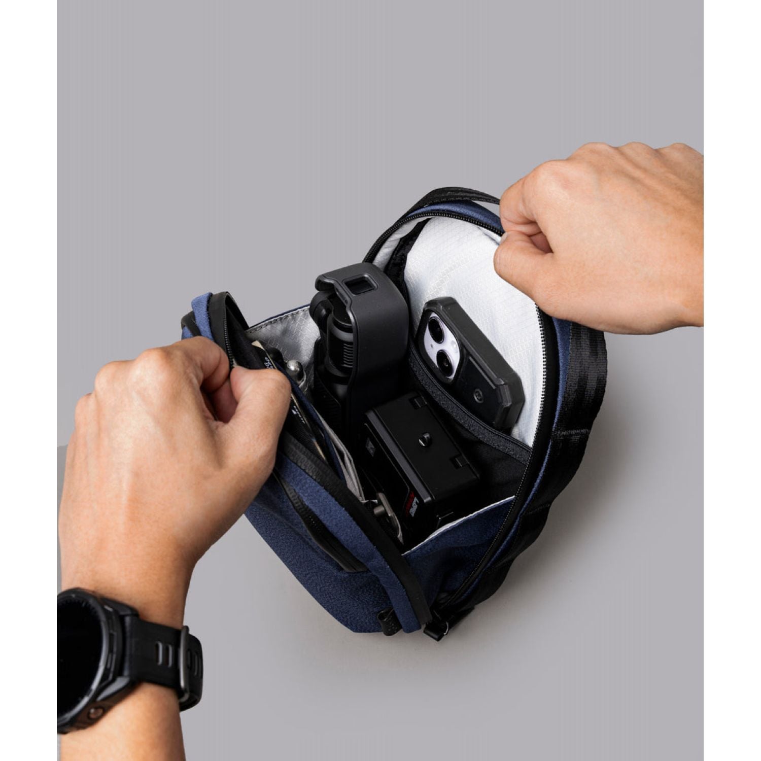 ALPAKA Metro Sling V2 Axoflux 300D (Blue)