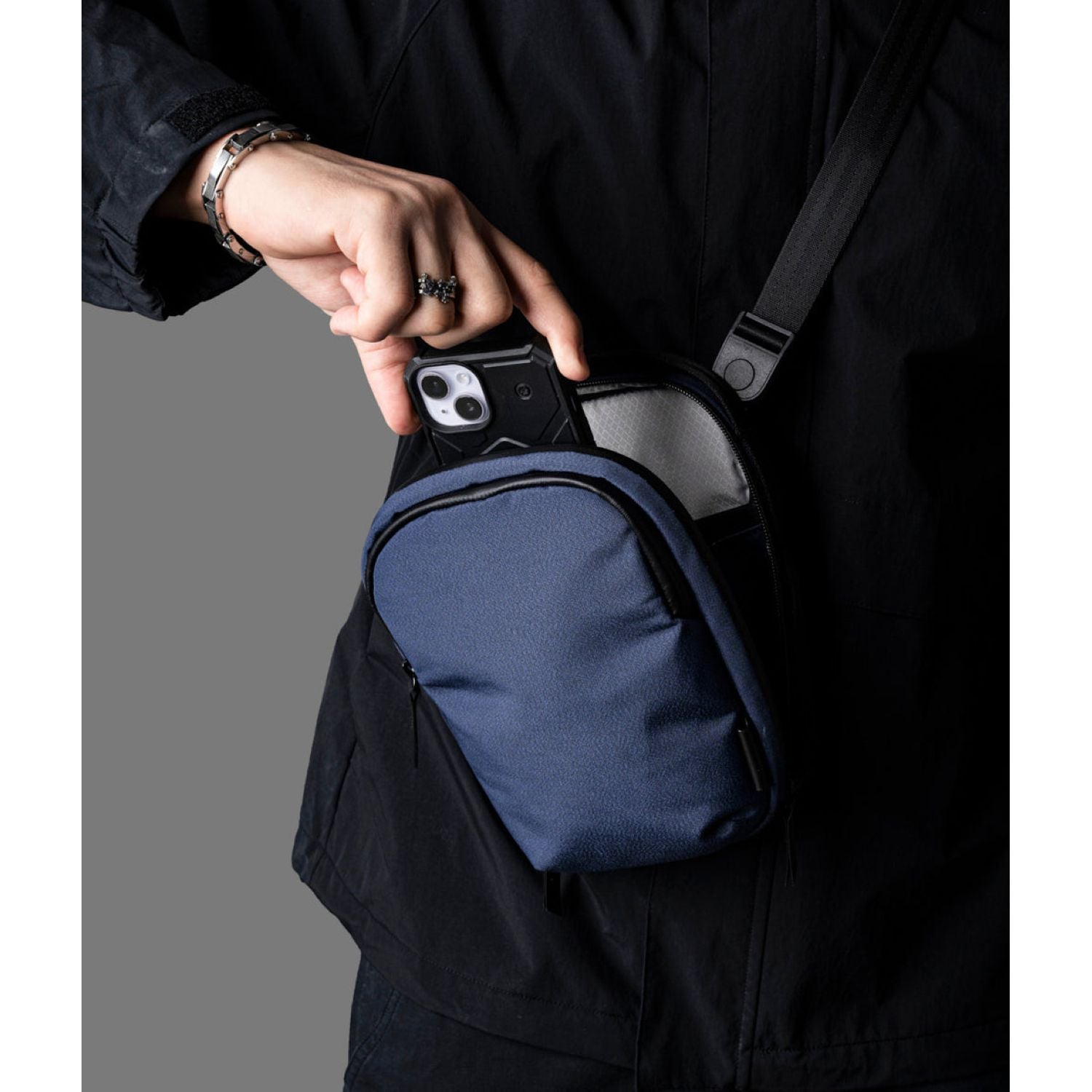 ALPAKA Metro Sling V2 Axoflux 300D (Blue)