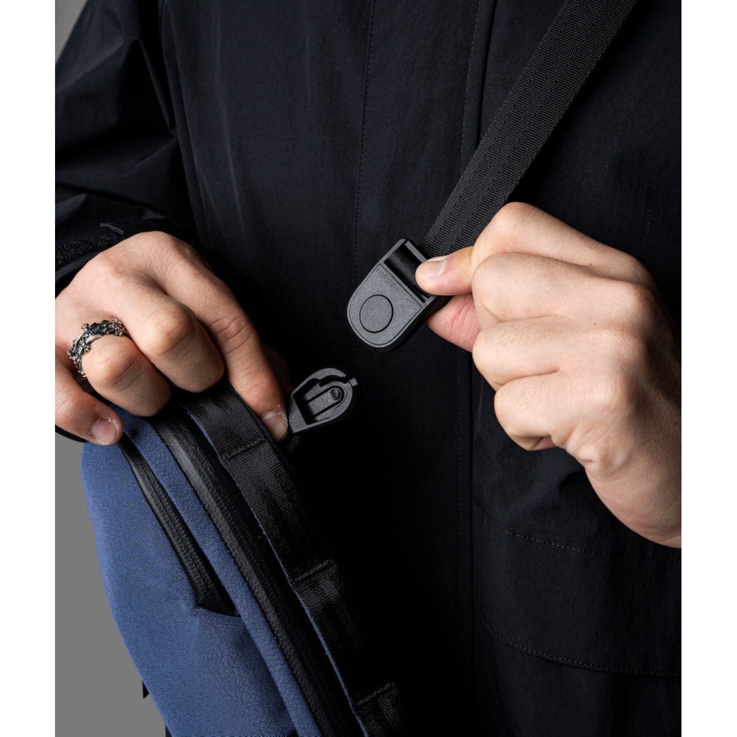 ALPAKA Metro Sling V2 Axoflux 300D (Blue)