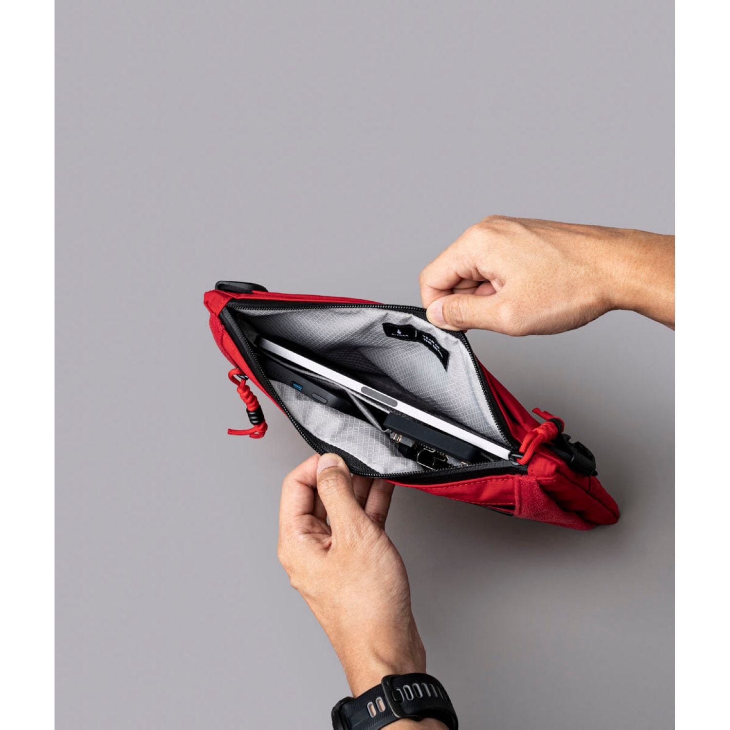 ALPAKA Zip Pouch Max V2 Axoflux 210D - Snake Edition Red – The