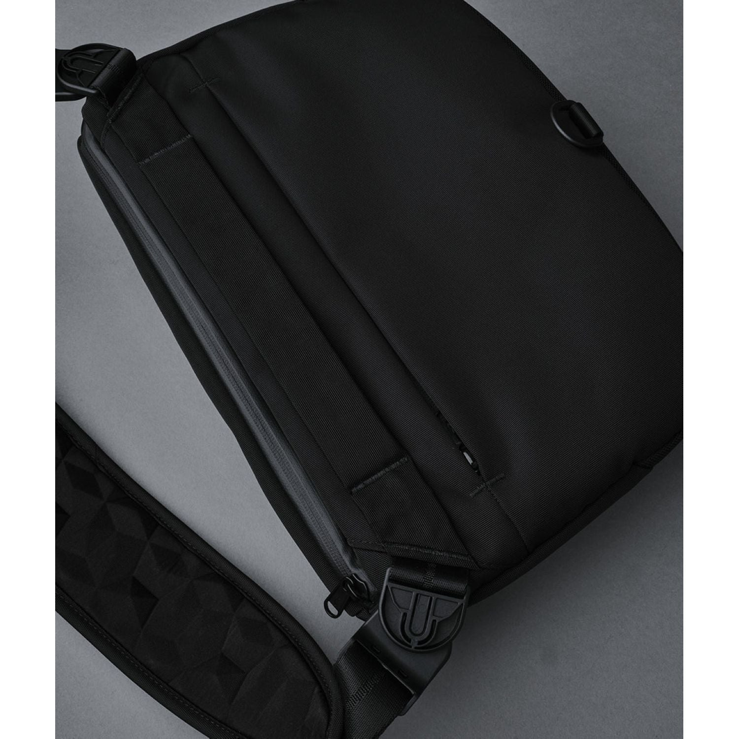 ALPAKA Bravo Sling Max V2 (Jet Black)