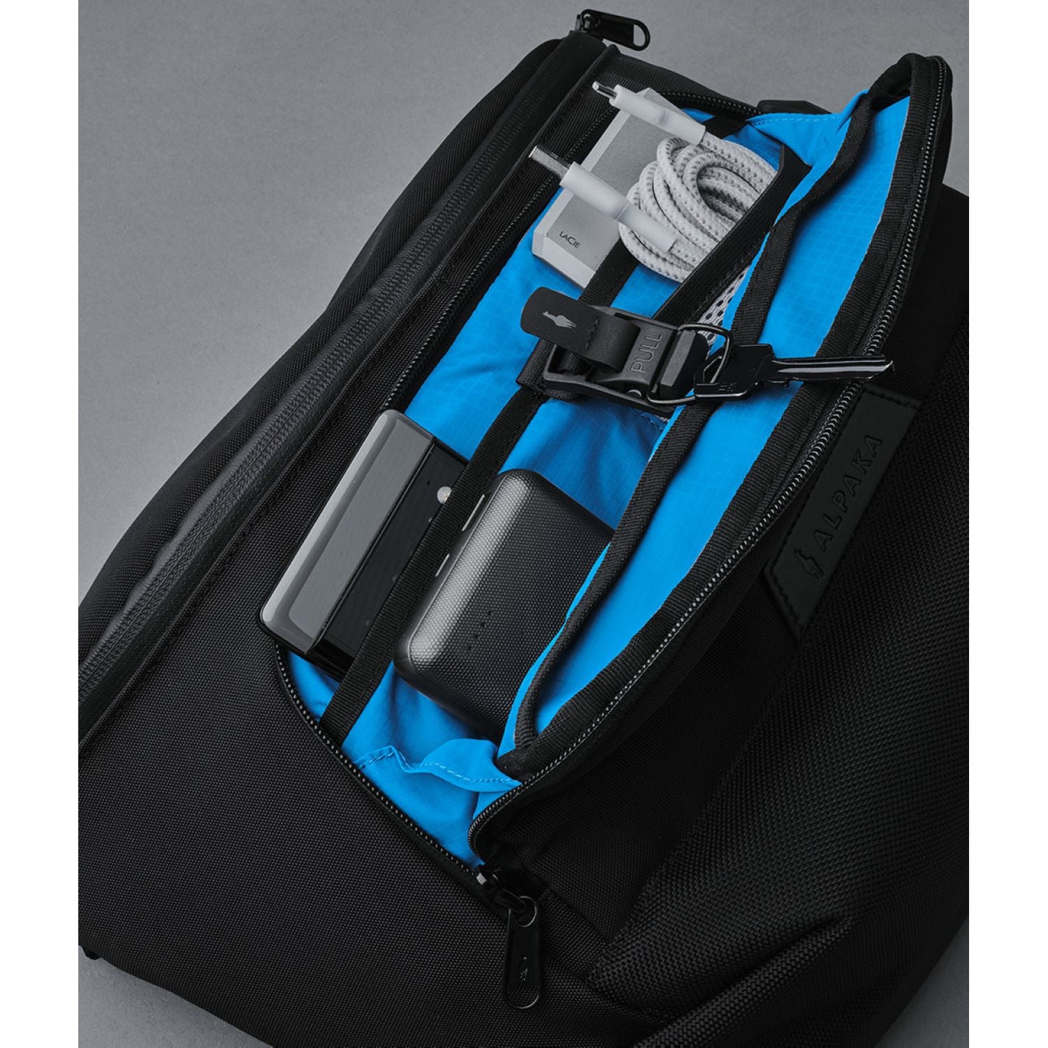 ALPAKA Bravo Sling Max V2 (Jet Black) – The Planet Traveller