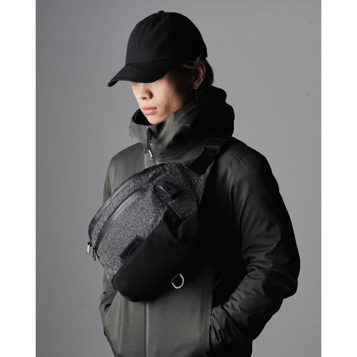ALPAKA Bravo Sling Pro V2 (Charcoal Black)