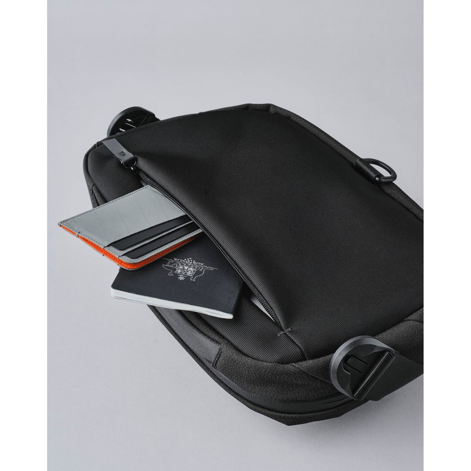 ALPAKA Go Sling Axoflux 600D (Black)