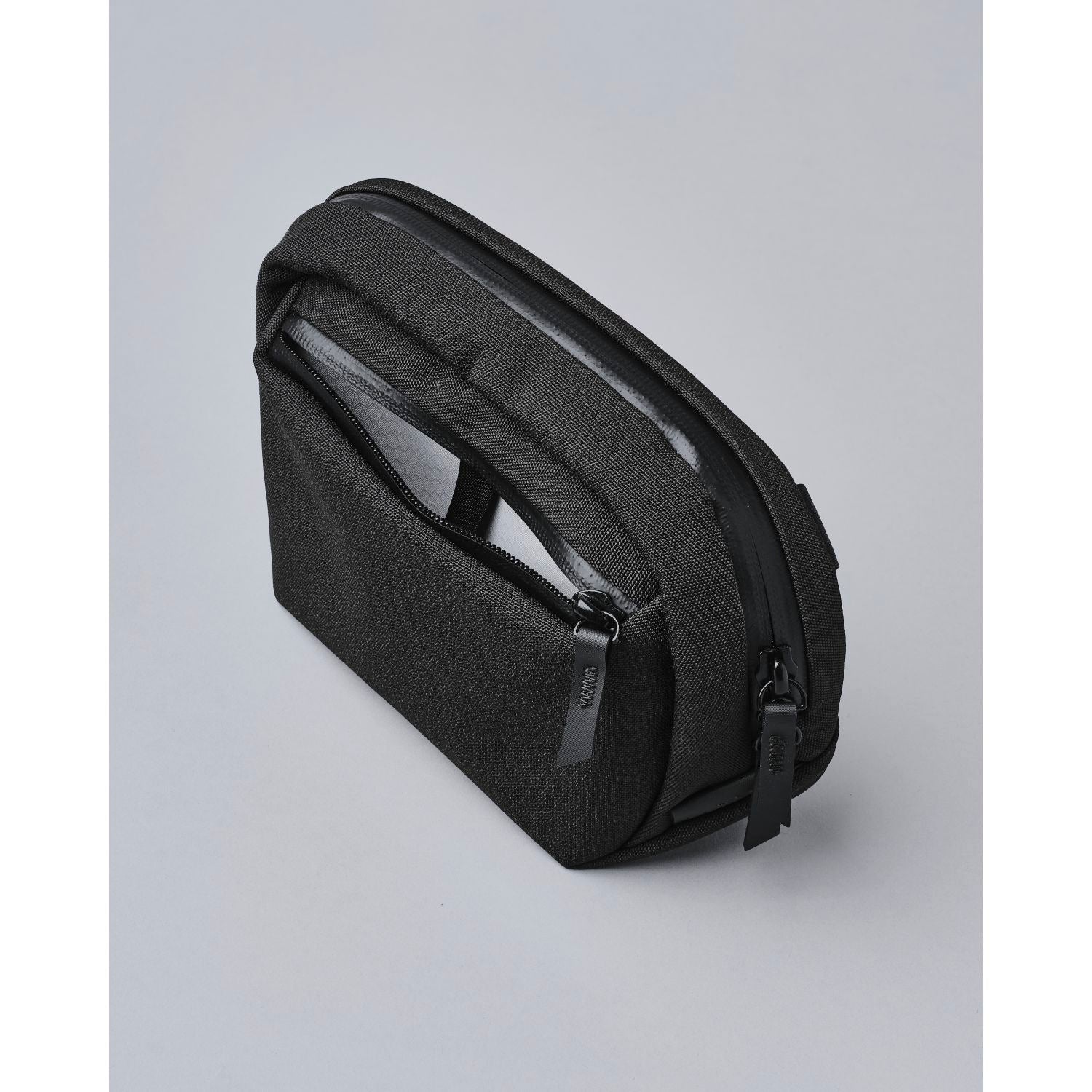 ALPAKA Go Sling Nano Axoflux 600D (Black)