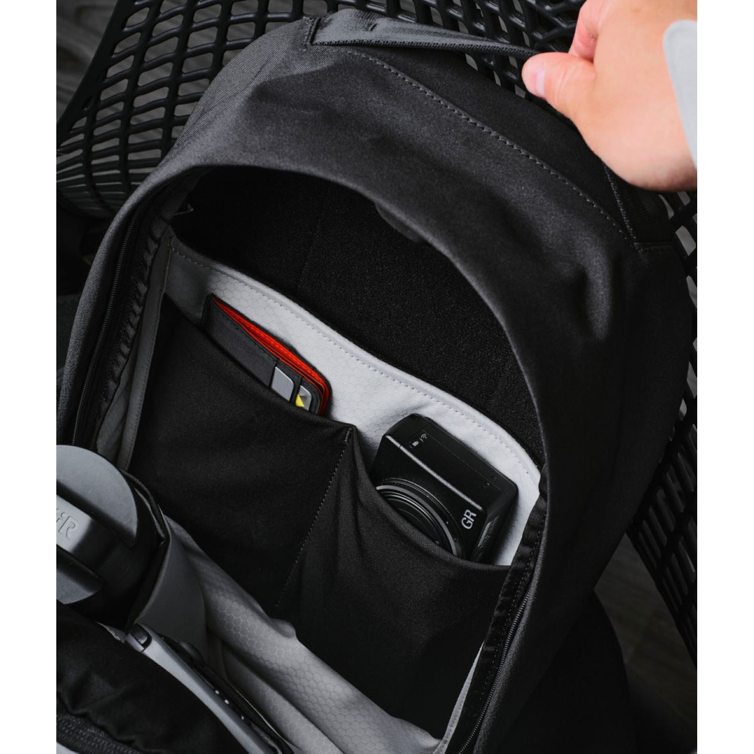 ALPAKA Metro Backpack Axoflux 300D (Black)
