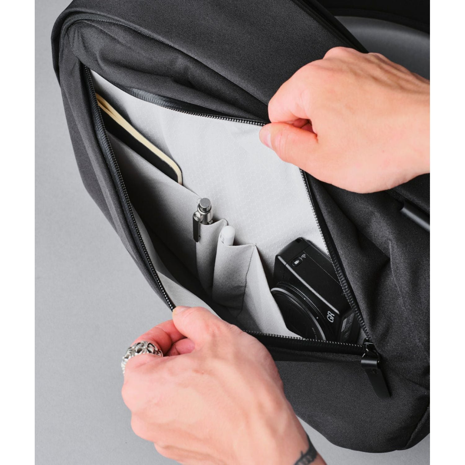 ALPAKA Metro Backpack Axoflux 300D (Black)