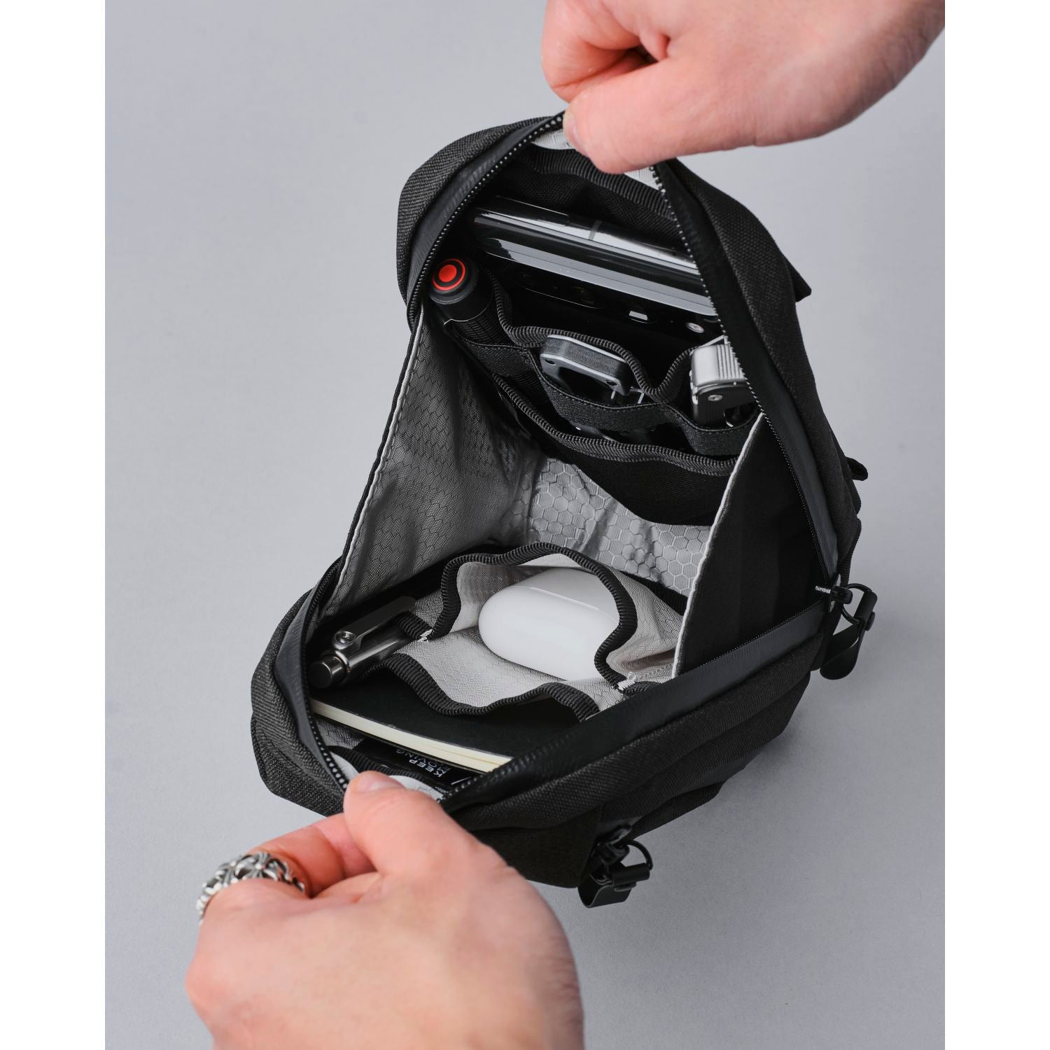 ALPAKA Metro Sling Axoflux 600D (Black)