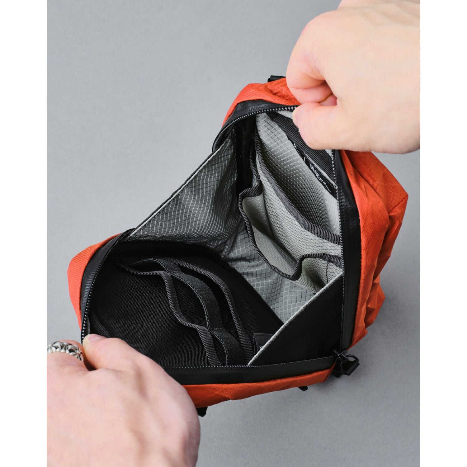 ALPAKA Metro Sling X-Pac RX30 (Cayenne)