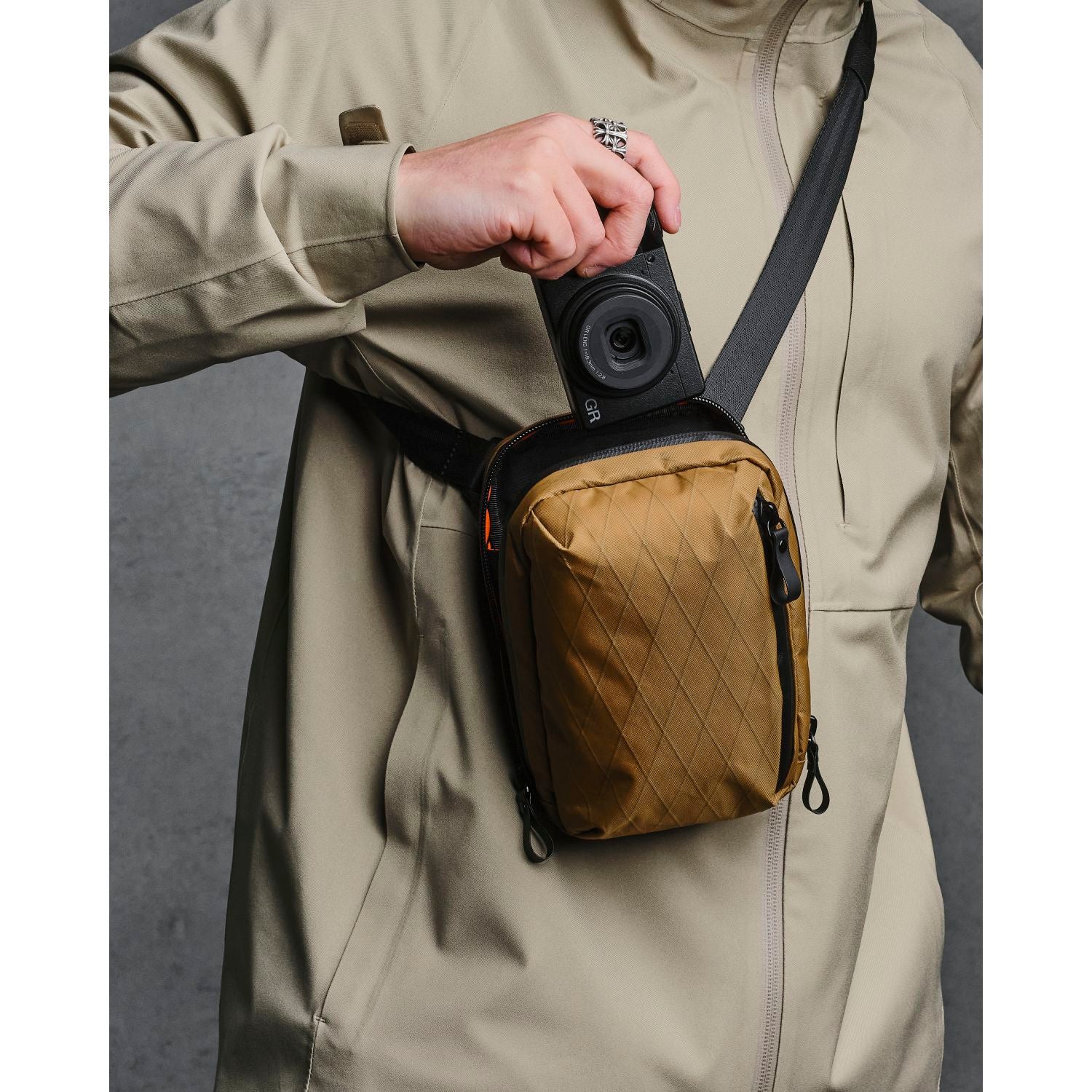 ALPAKA Metro Sling X-Pac VX21 (Brown)