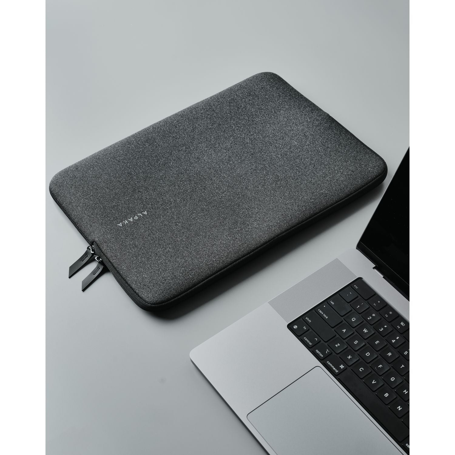 ALPAKA Slim Laptop Sleeve 16" (Grey)