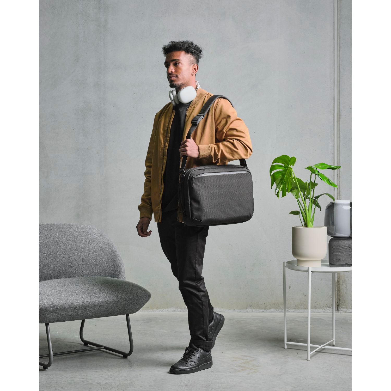 ALPAKA Tech Brief Pro Axoflux 600D (Black)