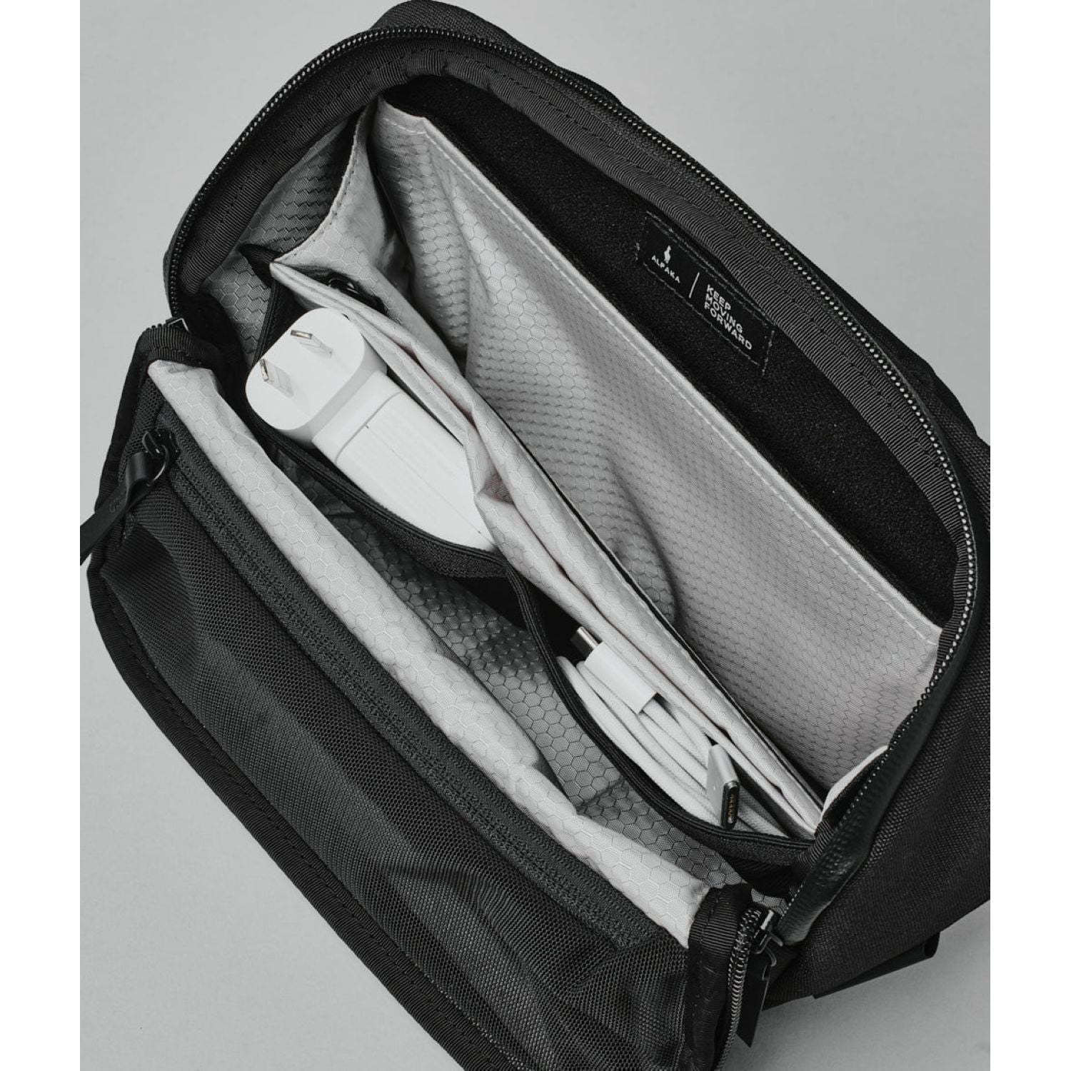 ALPAKA Vertex Pouch Axoflux 600D (Black)