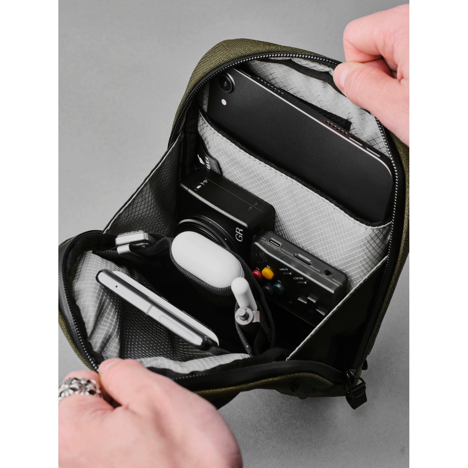 ALPAKA Vertical Sling Axoflux 600D (Army Green)