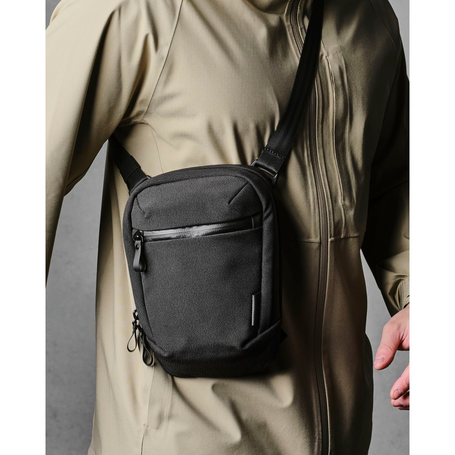 ALPAKA Vertical Sling Axoflux 600D (Black)