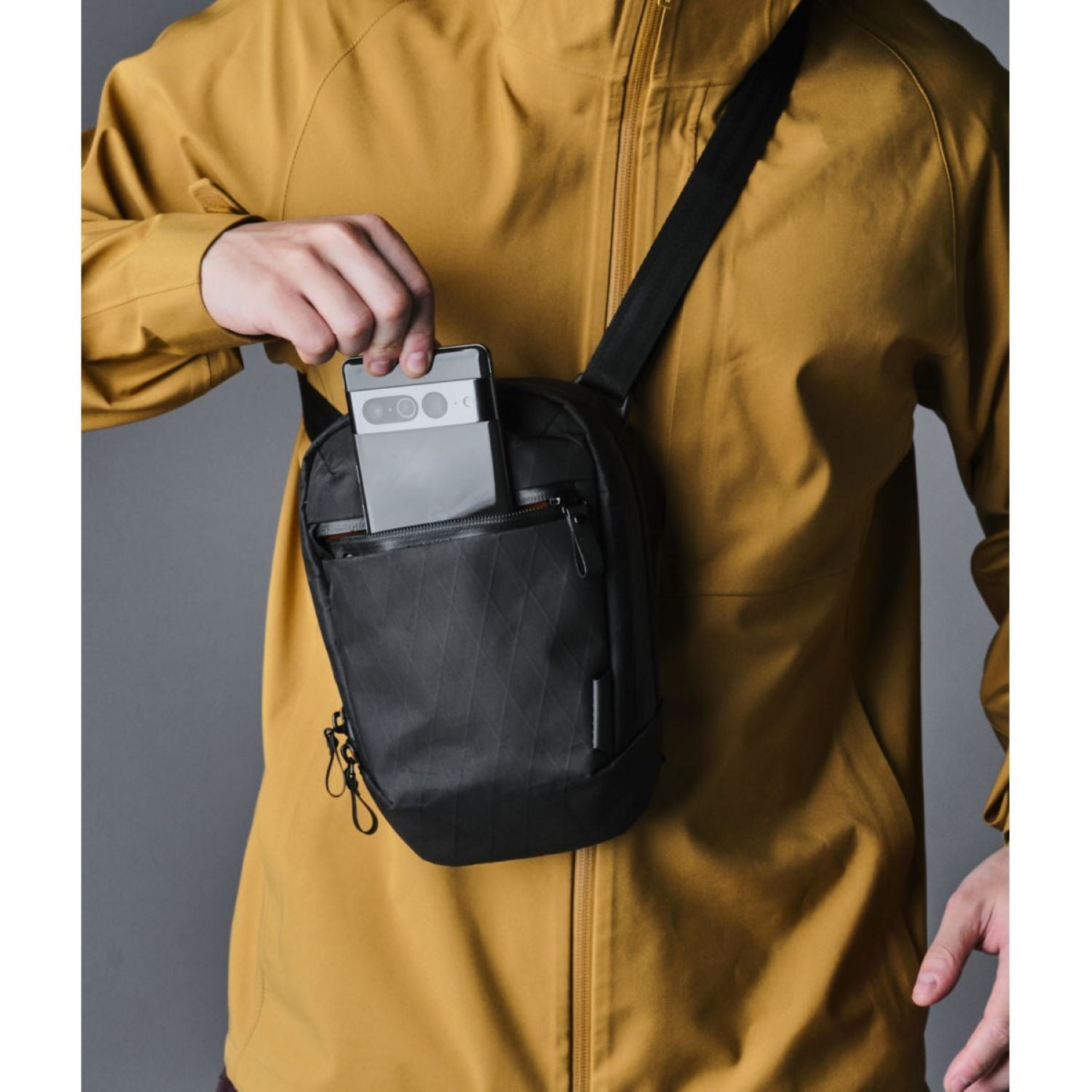 ALPAKA Vertical Sling X-Pac VX21 (Black)