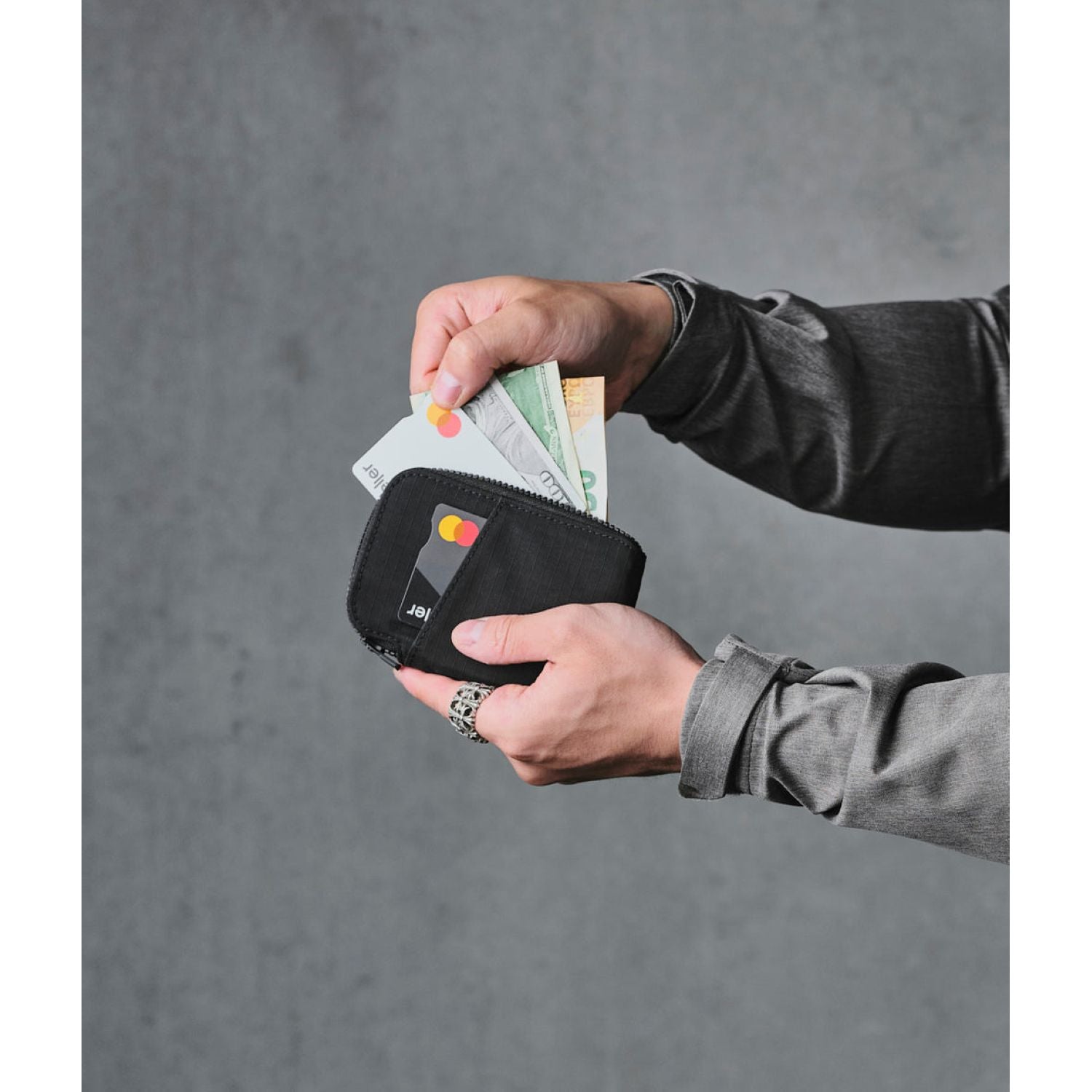 ALPAKA Zip Card Pouch 200D (Black)